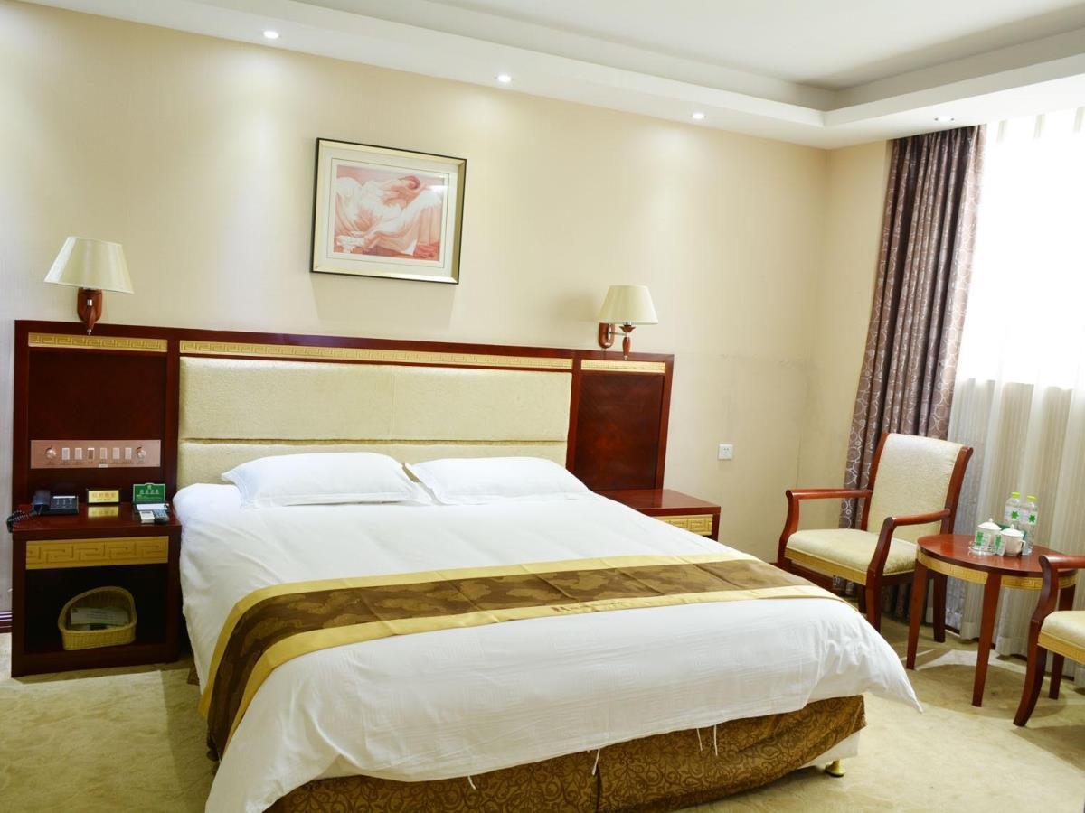 Greentree Alliance Guangxi Hezhou Babu District Lingfeng Square Hotel מראה חיצוני תמונה